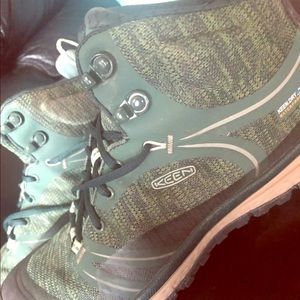 Women's Keen hiking shoes size 7